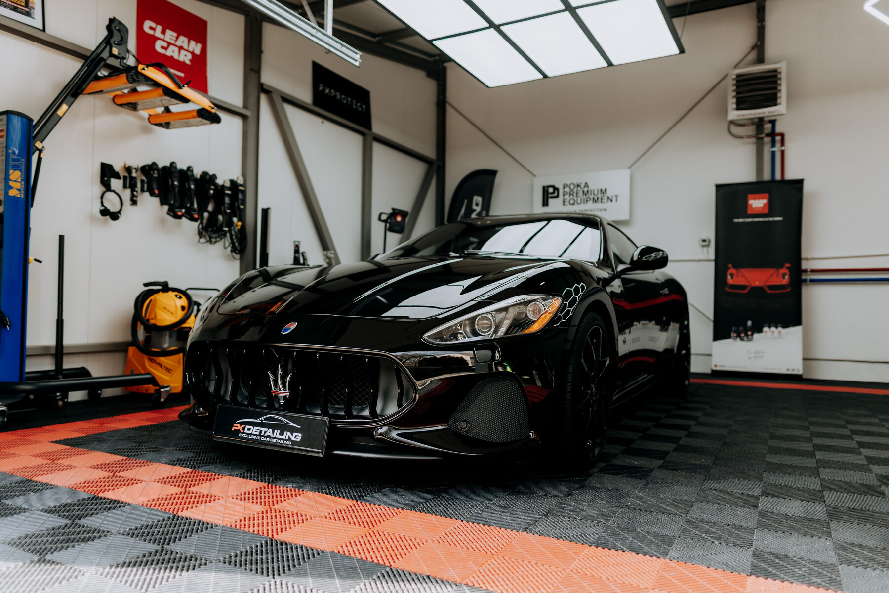 Efekt prac detailingowych — przed i po — po